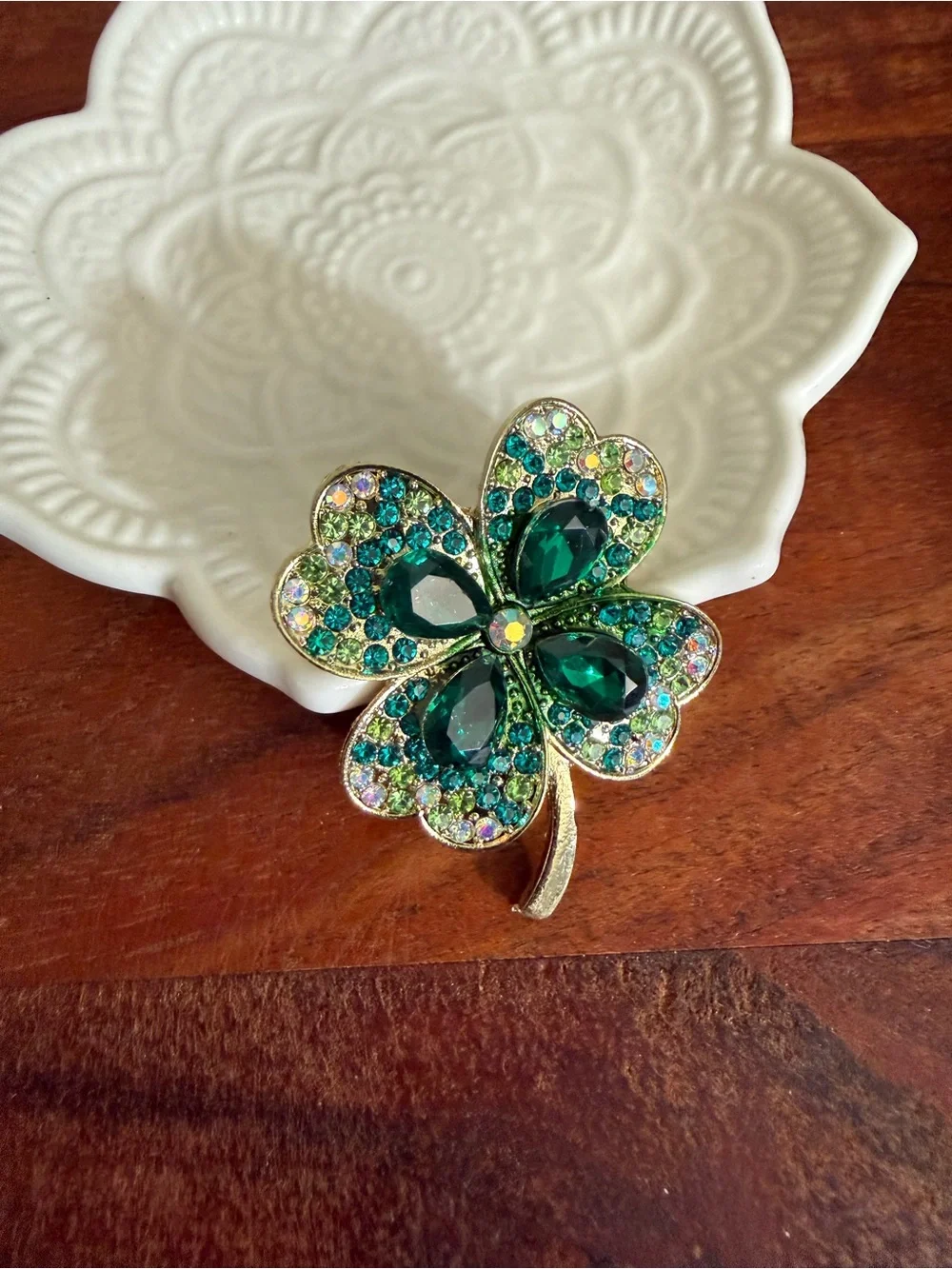 Women’s Shamrocks Brooch Green Clover Rhinestone Corsage Shawl Scarf Brooch Pins